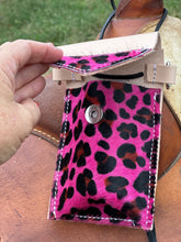 Phone pouch pink cheetah