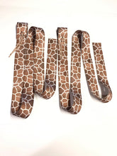 Giraffe cinch strap set